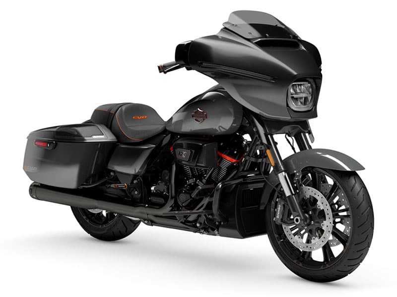 2025 Harley-Davidson CVO™ Street Glide® - media 3