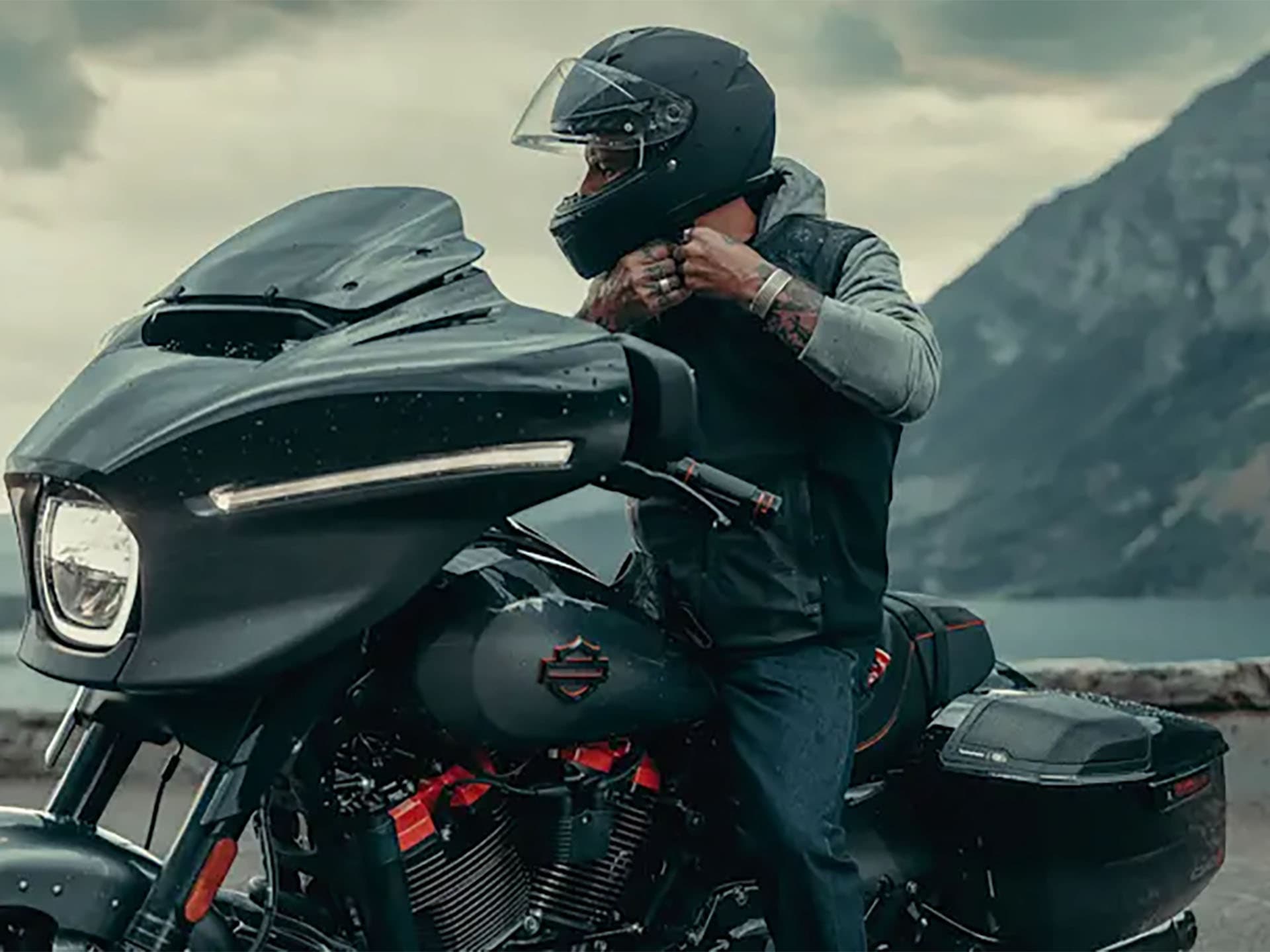 2025 Harley-Davidson CVO™ Street Glide® - media 13