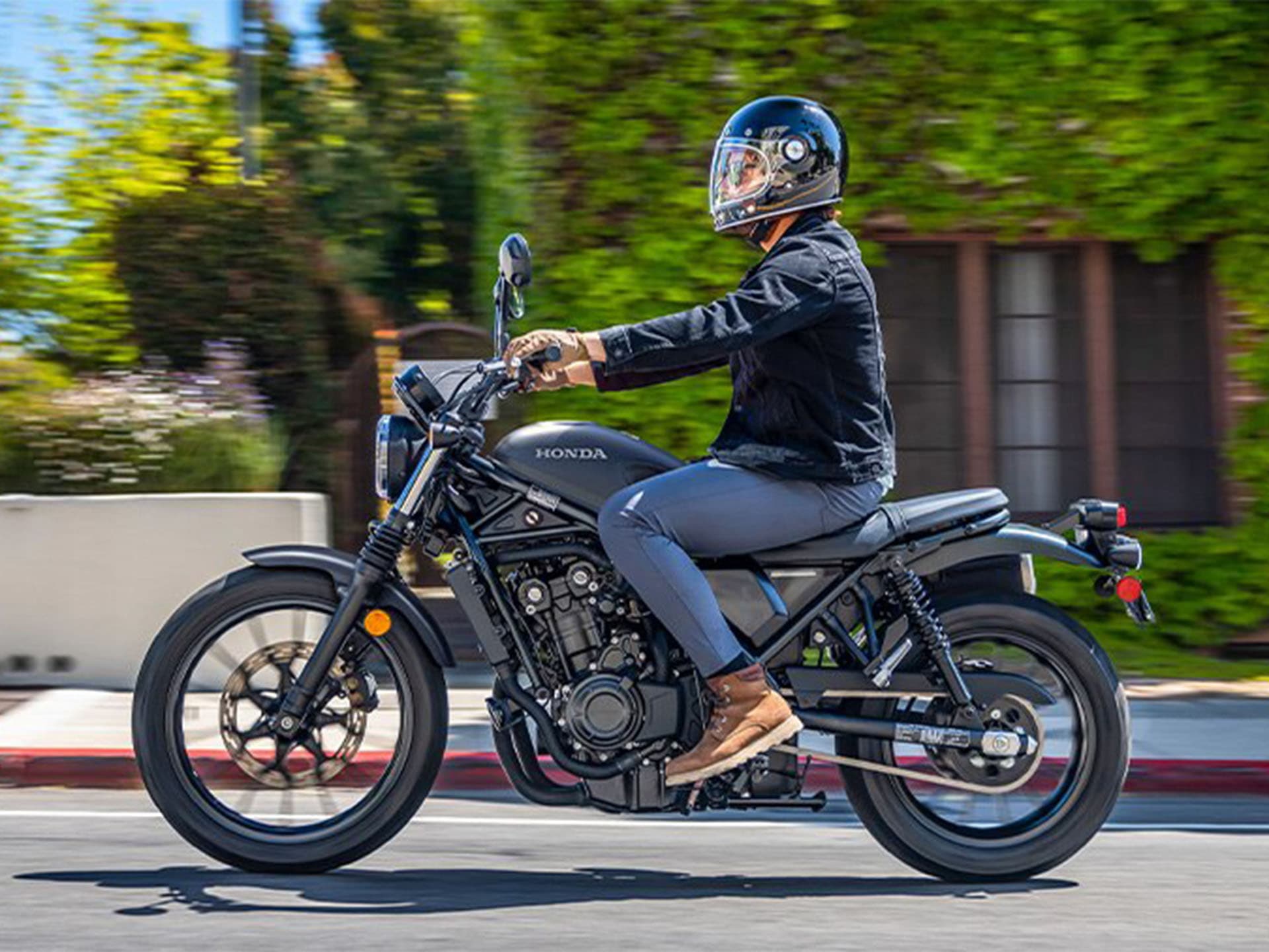 2025 Honda SCL500 - media 17