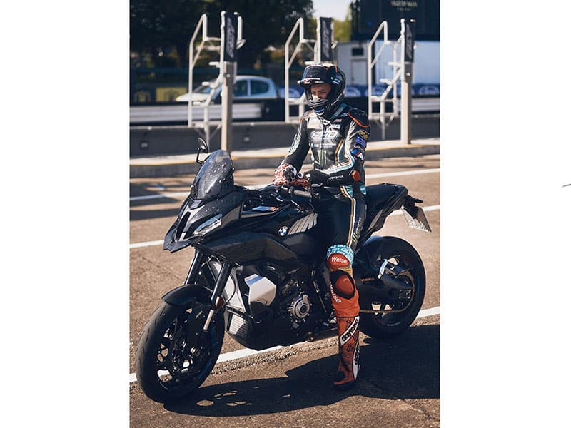 2026 BMW M 1000 XR - media 22