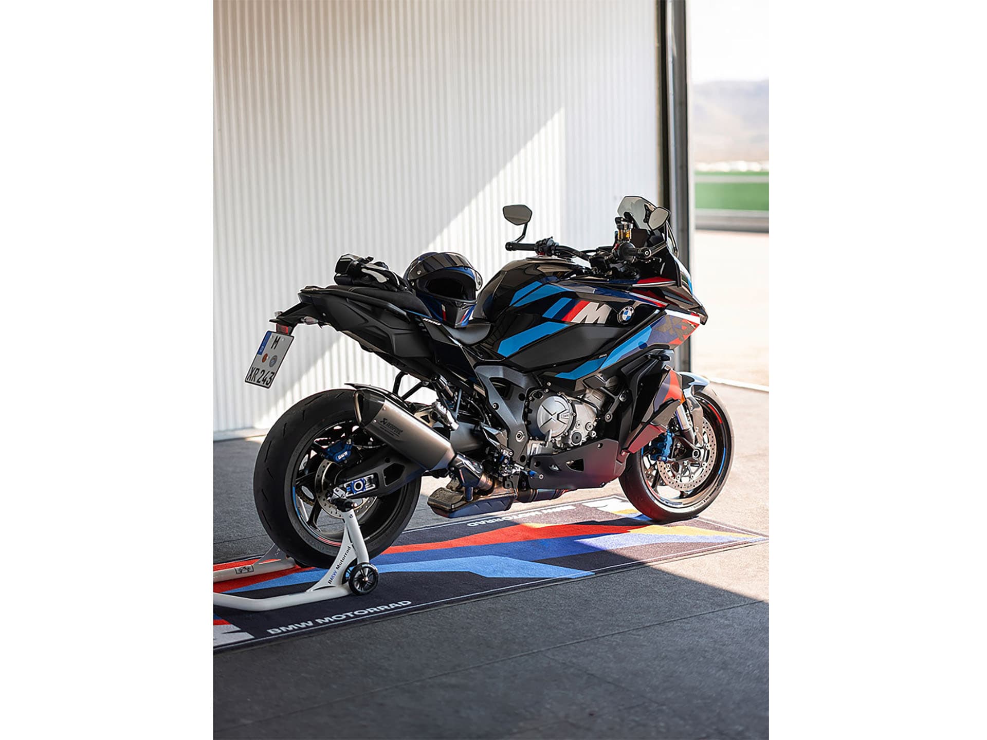 2026 BMW M 1000 XR - media 25