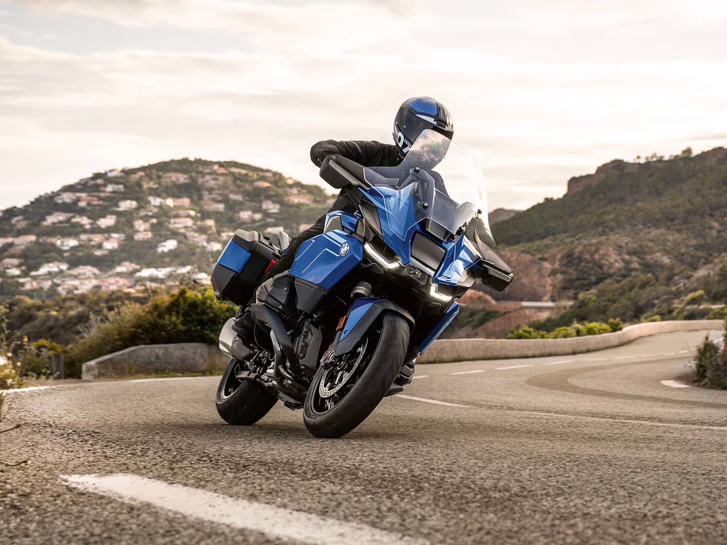 2026 BMW R 1300 RT - media 13