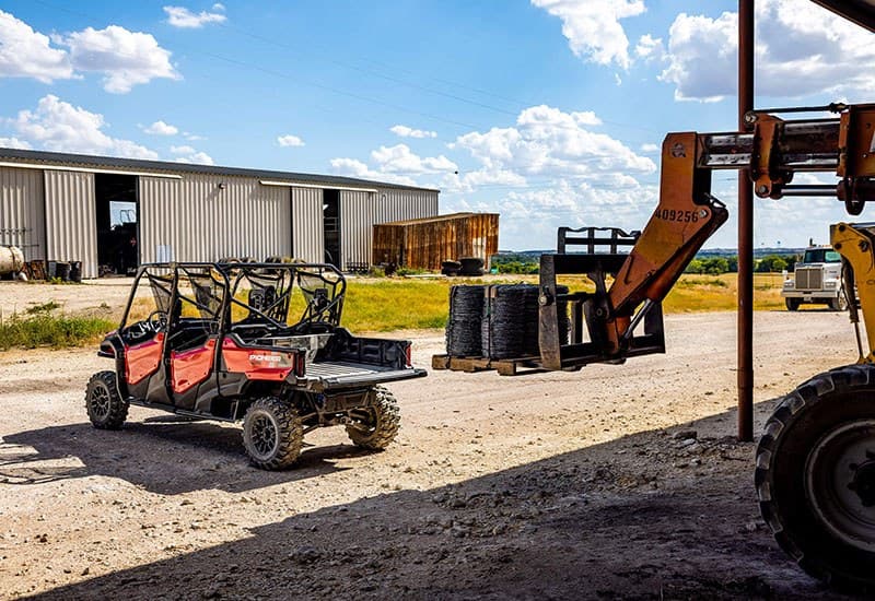 2023 Honda Pioneer 1000-6 Deluxe Crew - media 9