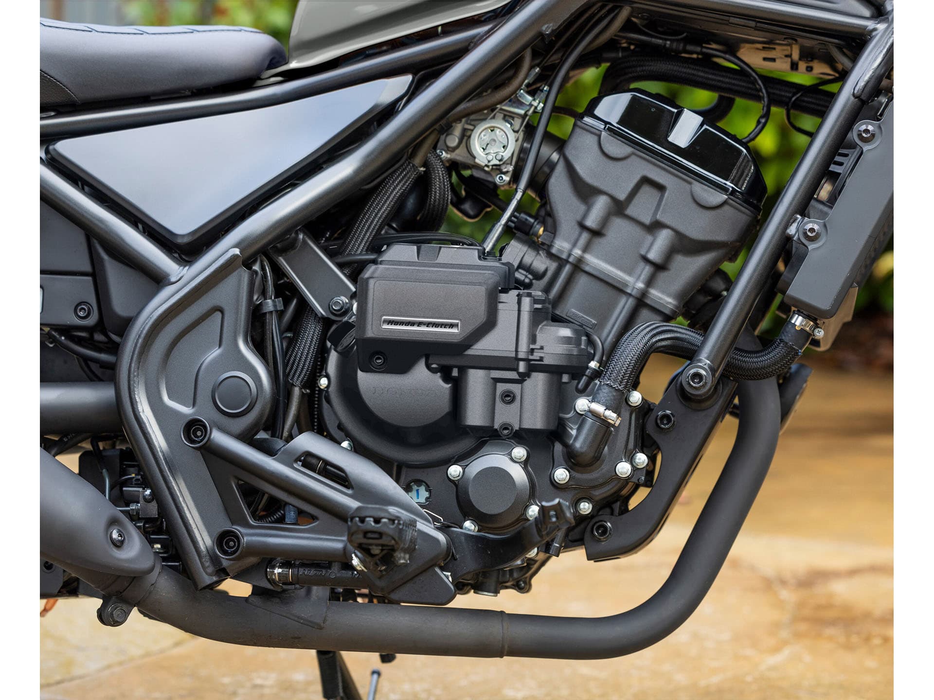 2026 Honda Rebel 300 E-Clutch - media 10
