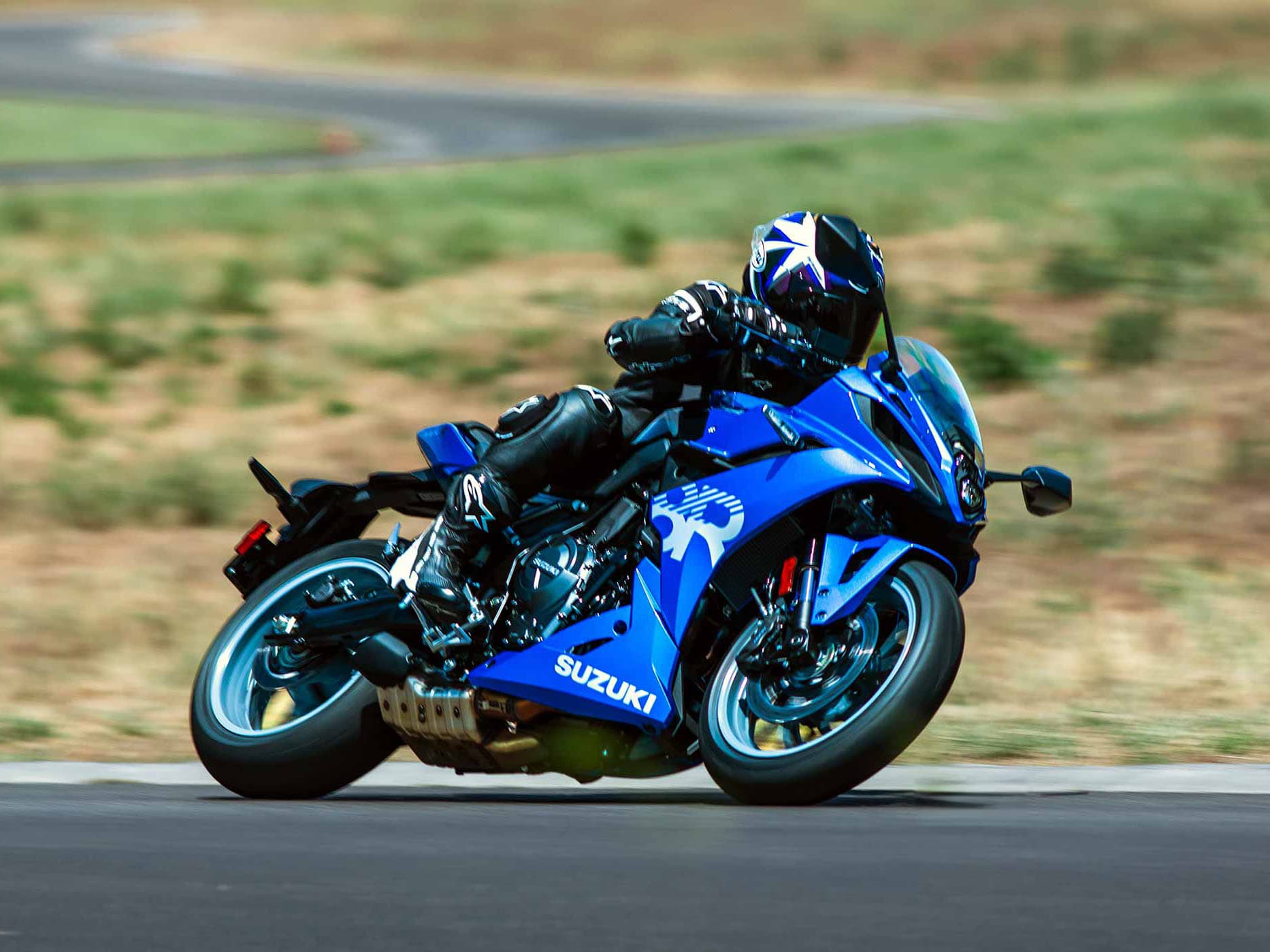 2026 Suzuki GSX-8R - media 4