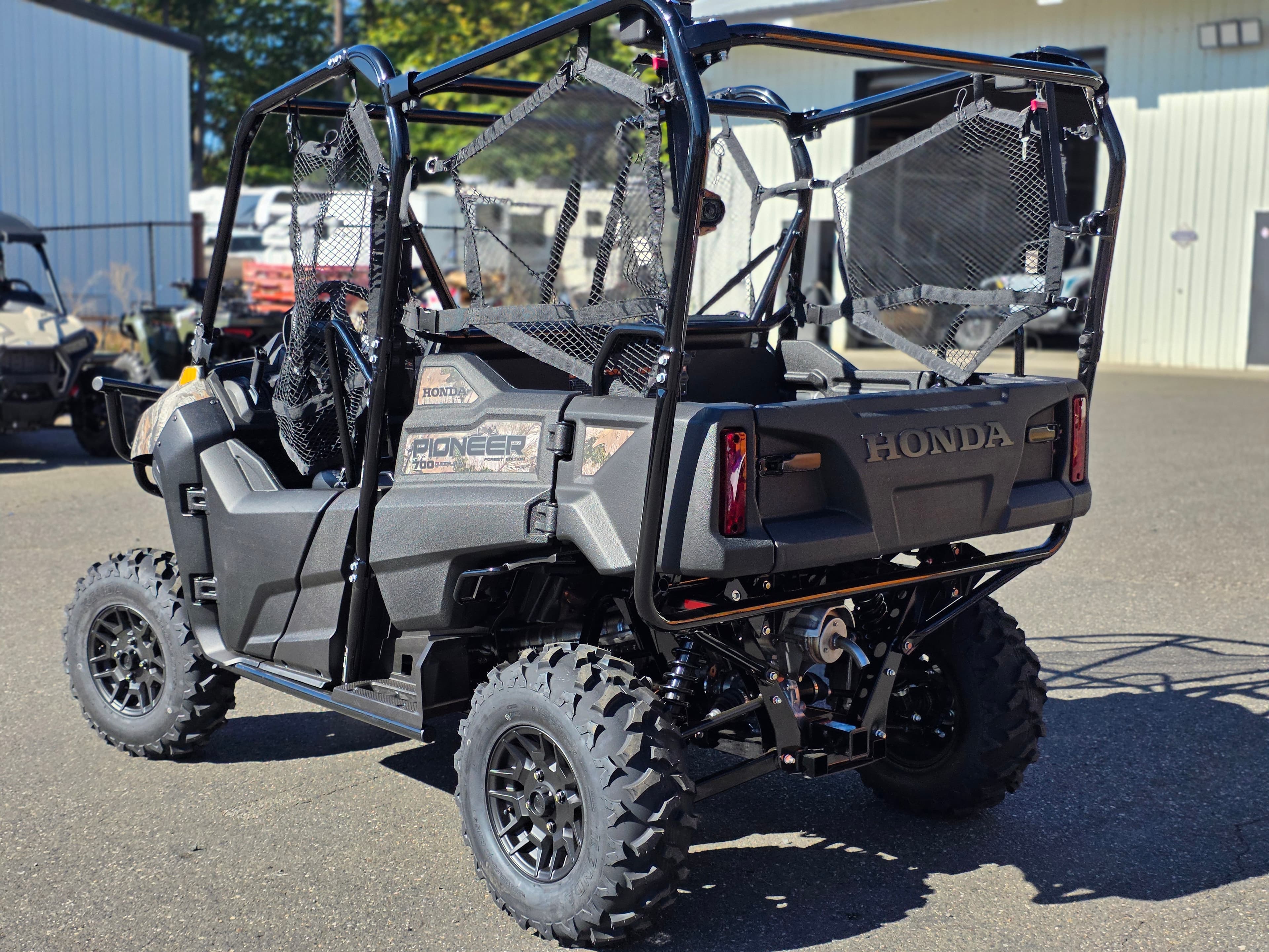 2026 Honda Pioneer 700-4 Forest - media 8
