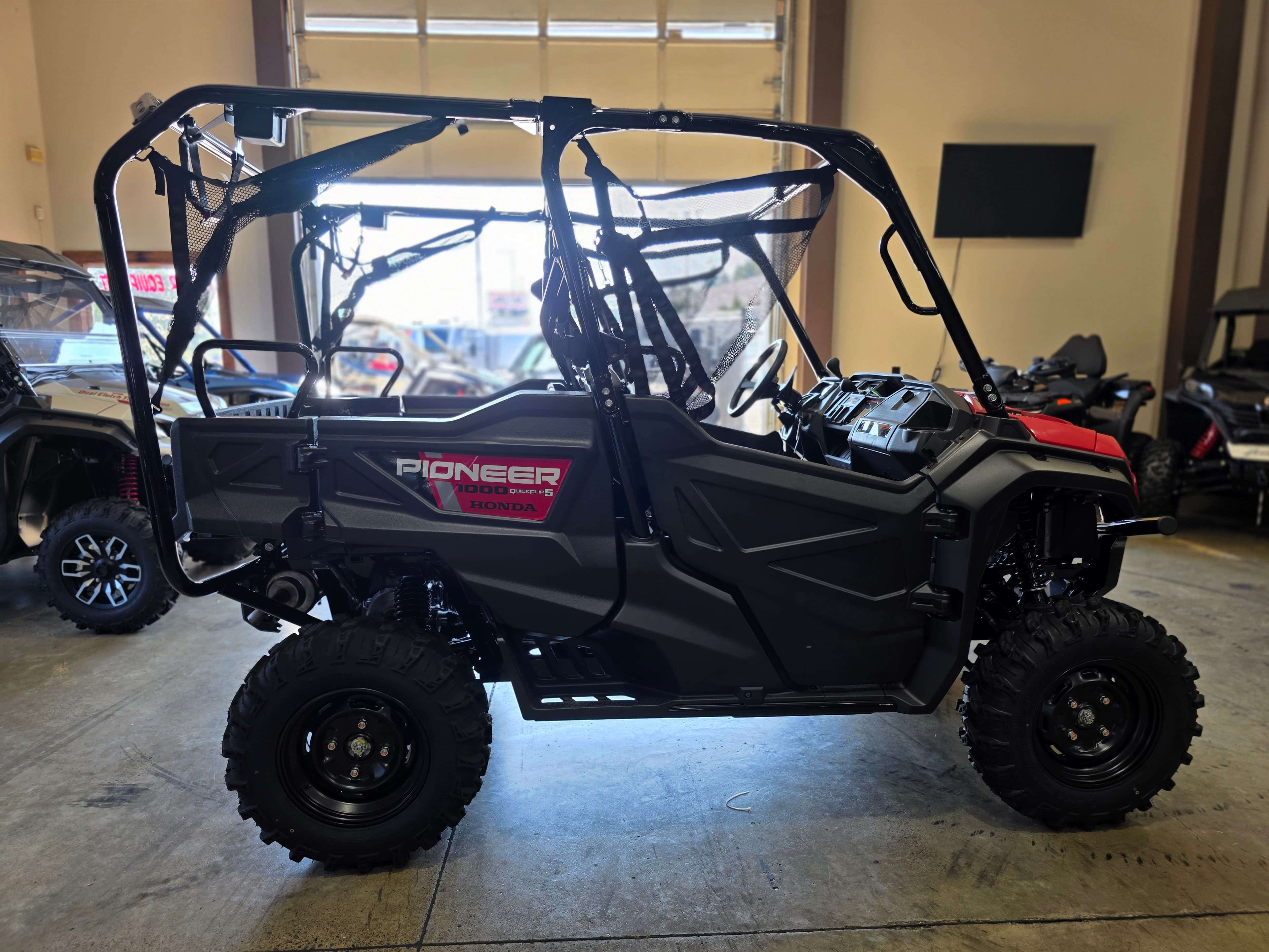 2025 Honda Pioneer 1000-5 - media 5