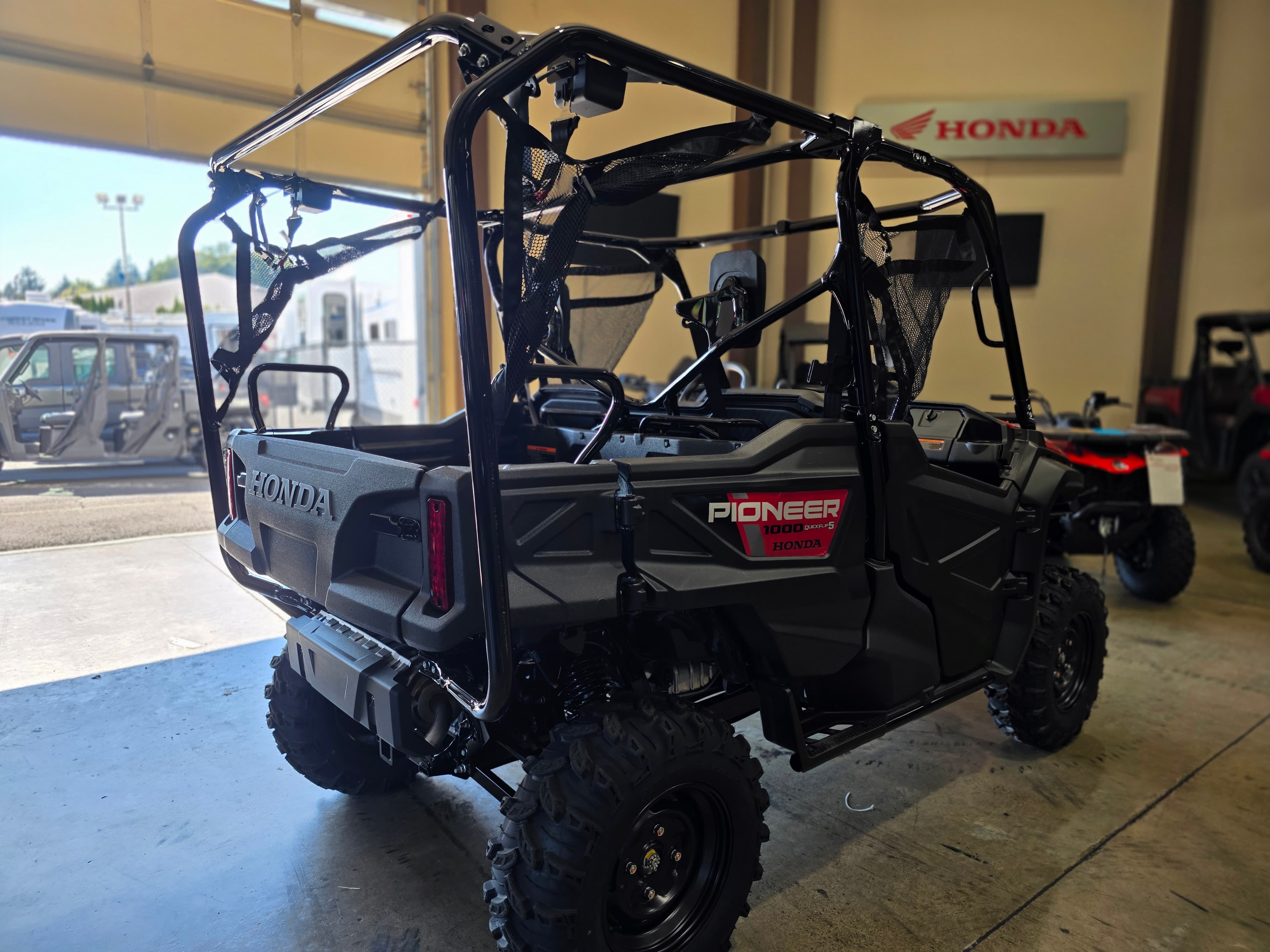 2025 Honda Pioneer 1000-5 - media 6