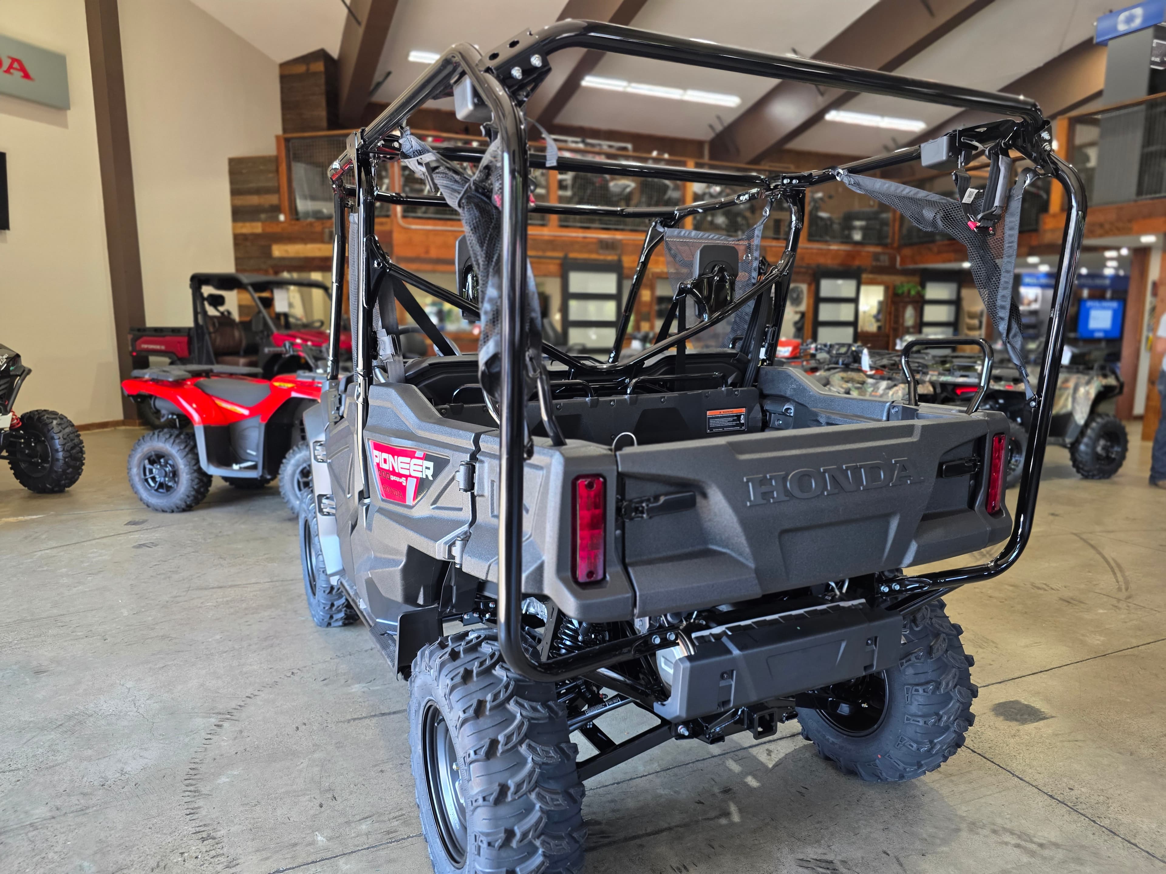 2025 Honda Pioneer 1000-5 - media 8