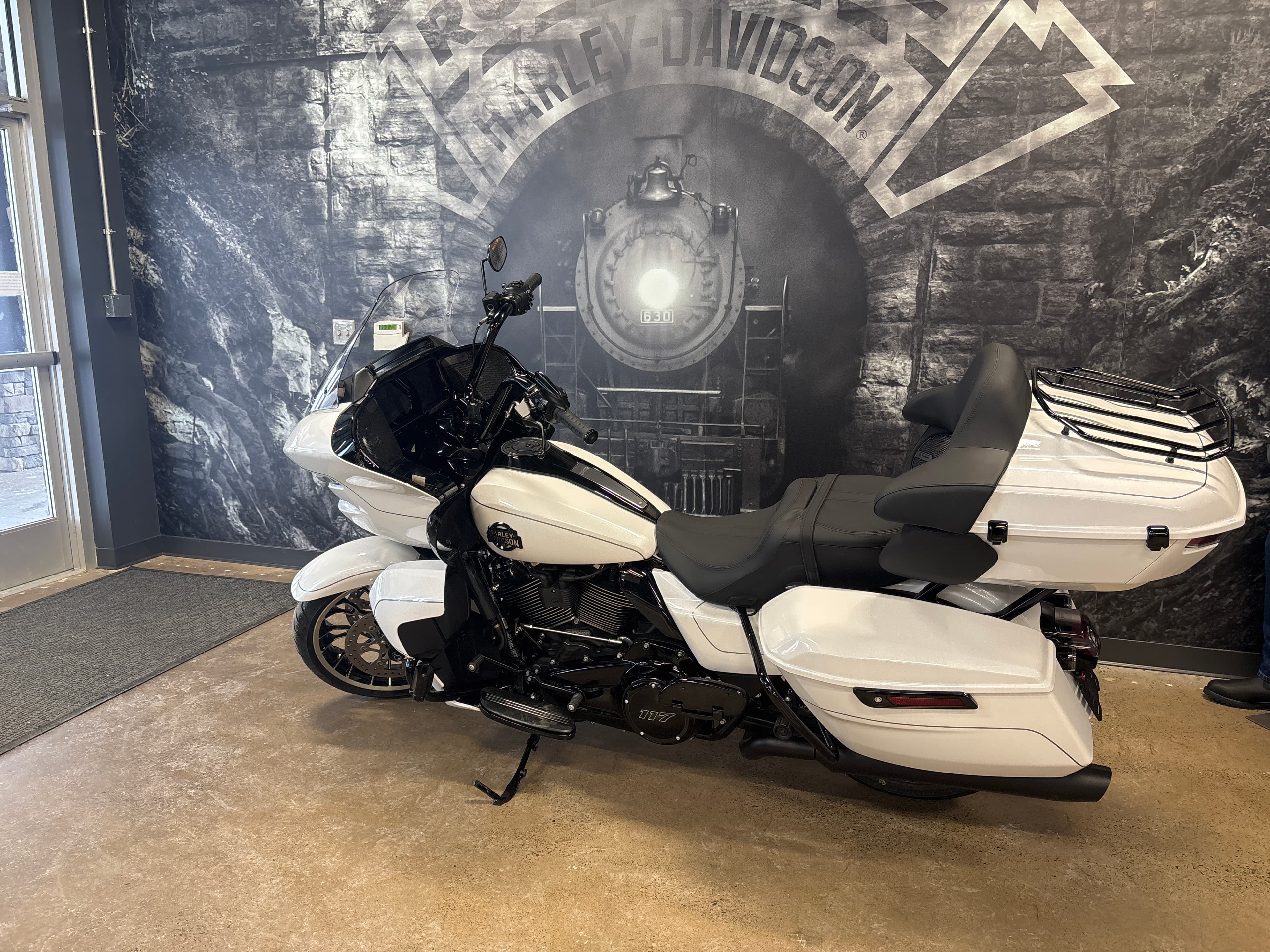 2026 Harley-Davidson Road Glide® Limited - media 3