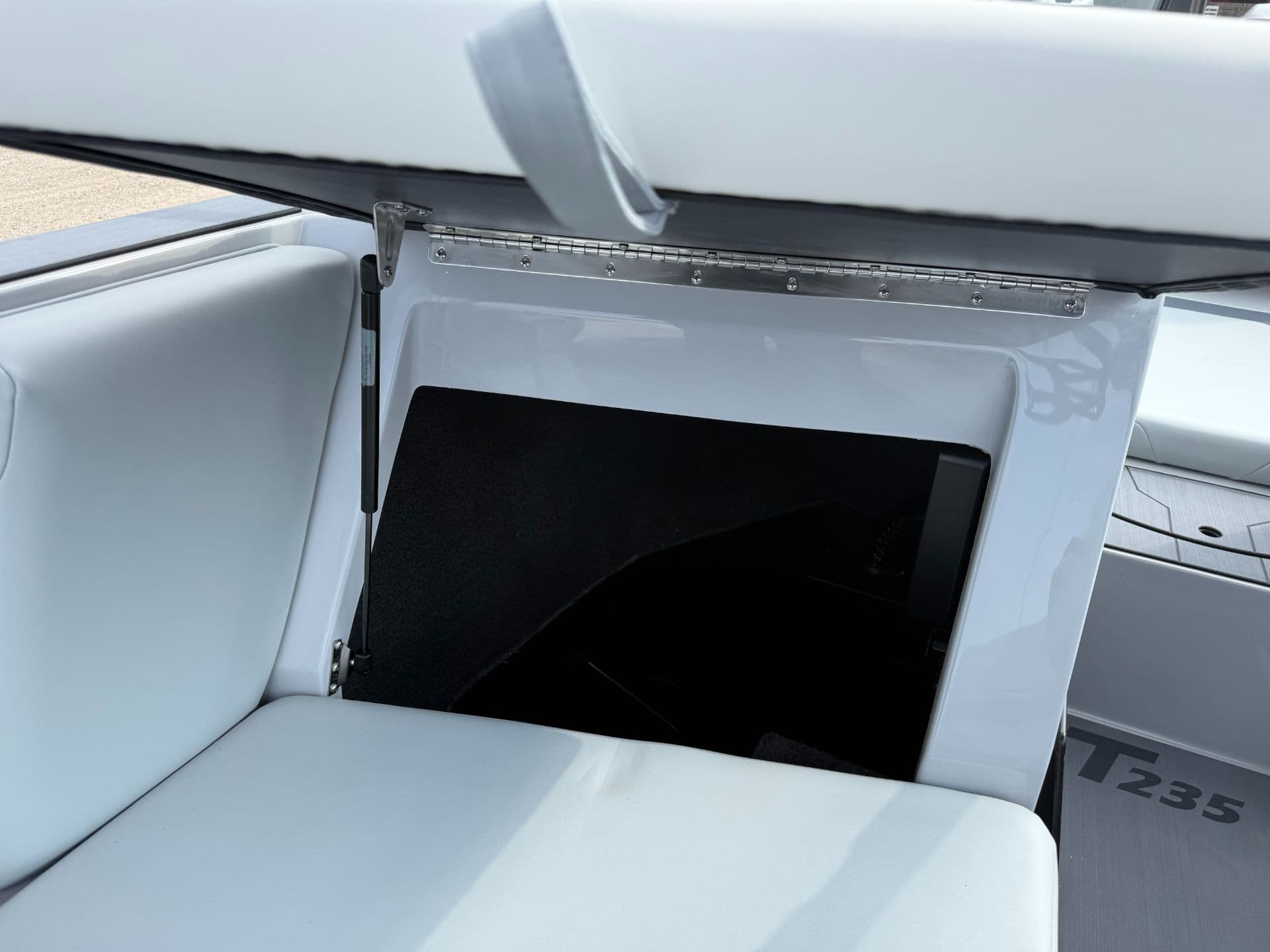 2026 Axis Axis T235 - media 15