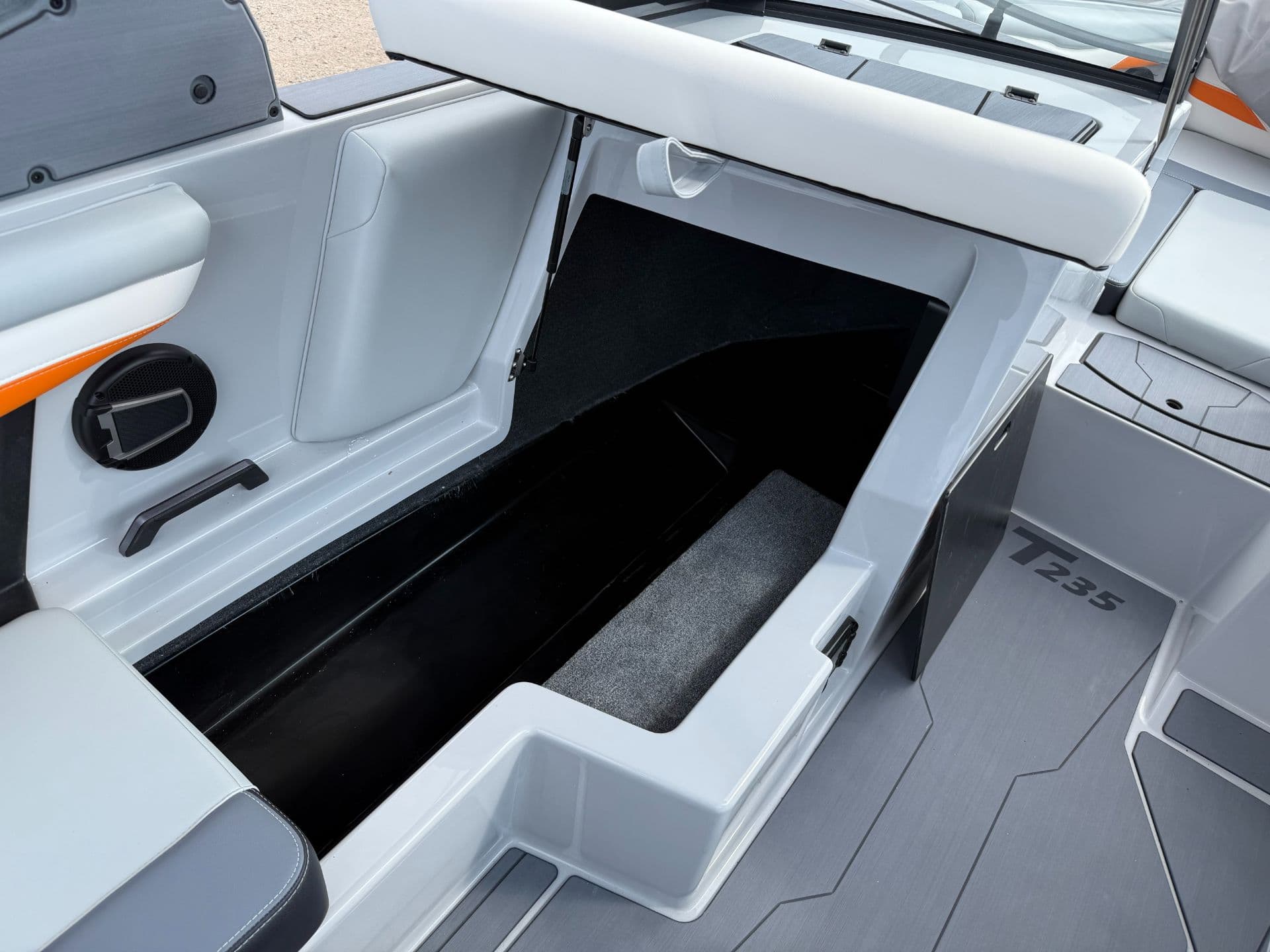 2026 Axis Axis T235 - media 16