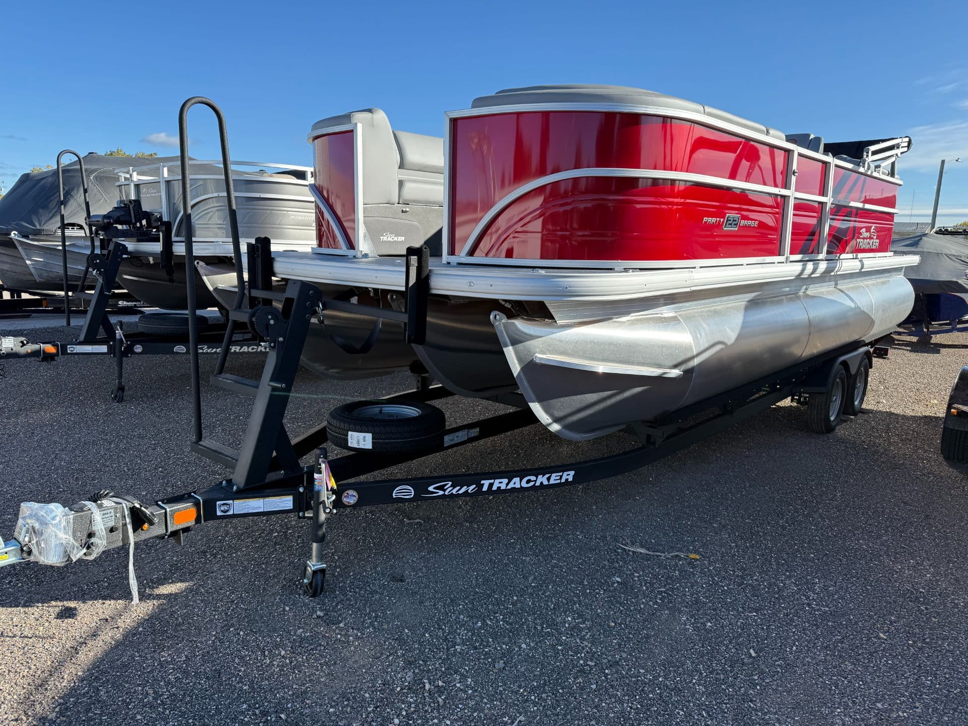 2026 Sun Tracker Party Barge 22 XP3