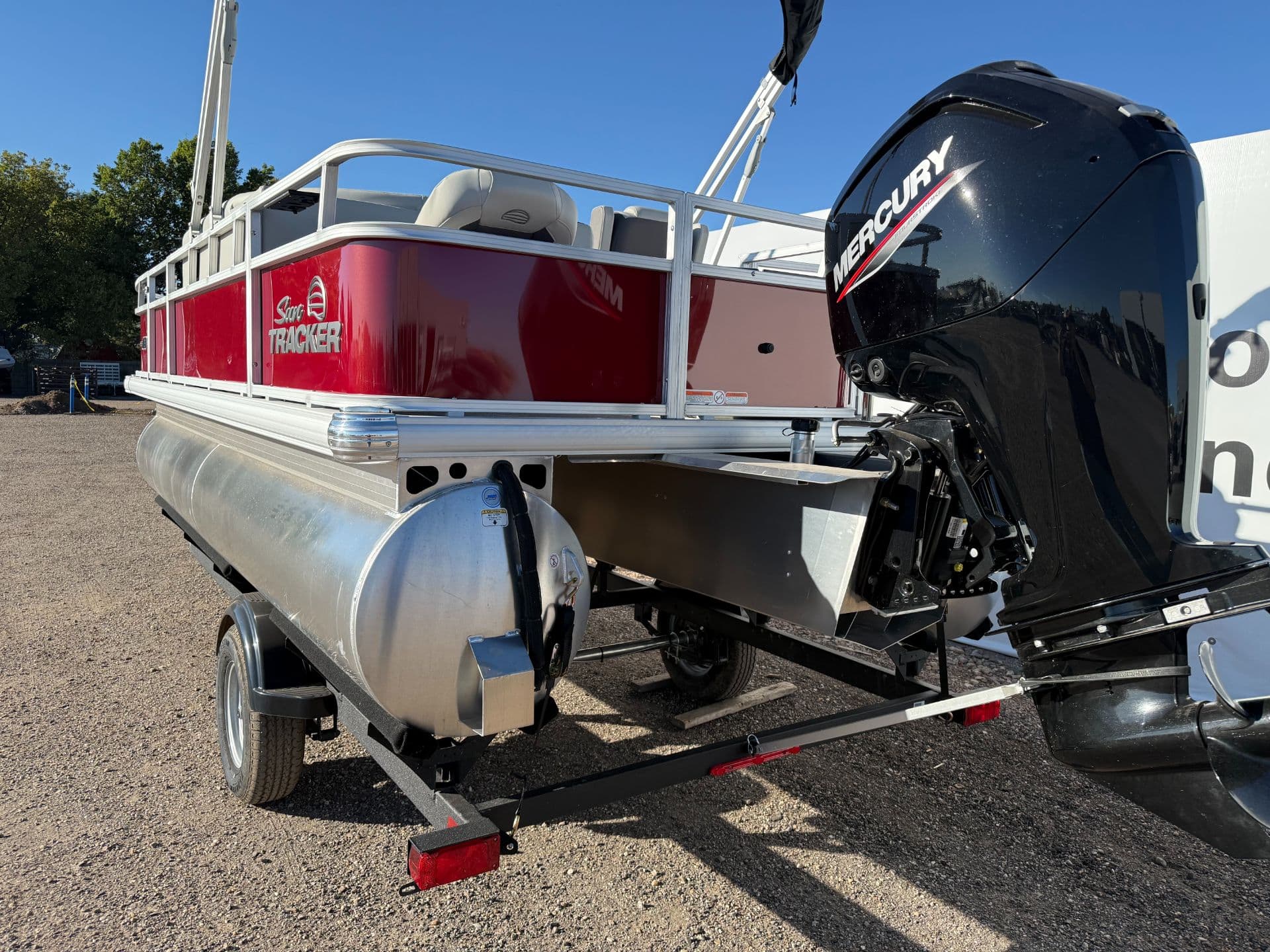 2026 Sun Tracker Bass Buggy 18 DLX - media 3