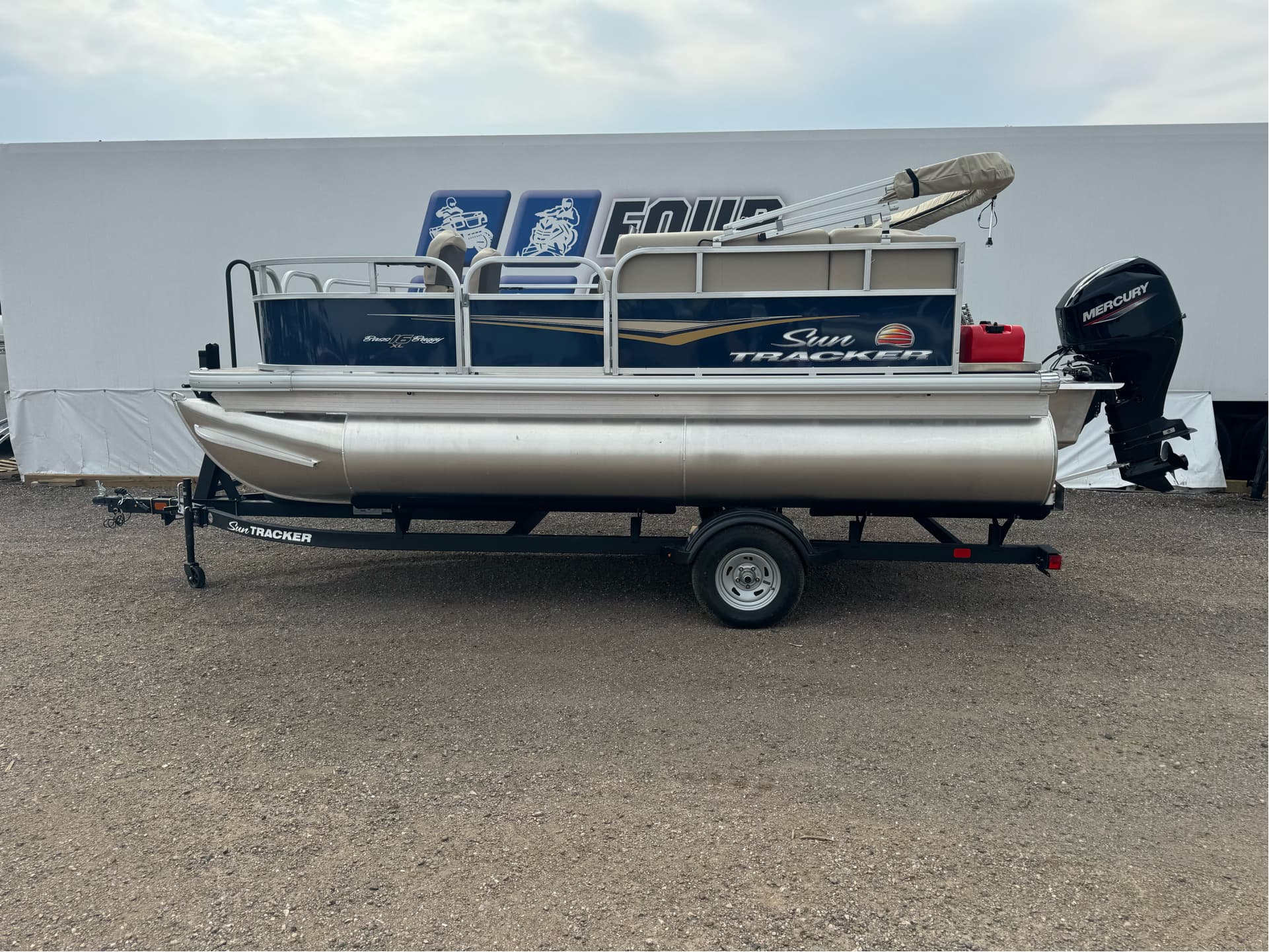 2025 Sun Tracker Bass Buggy