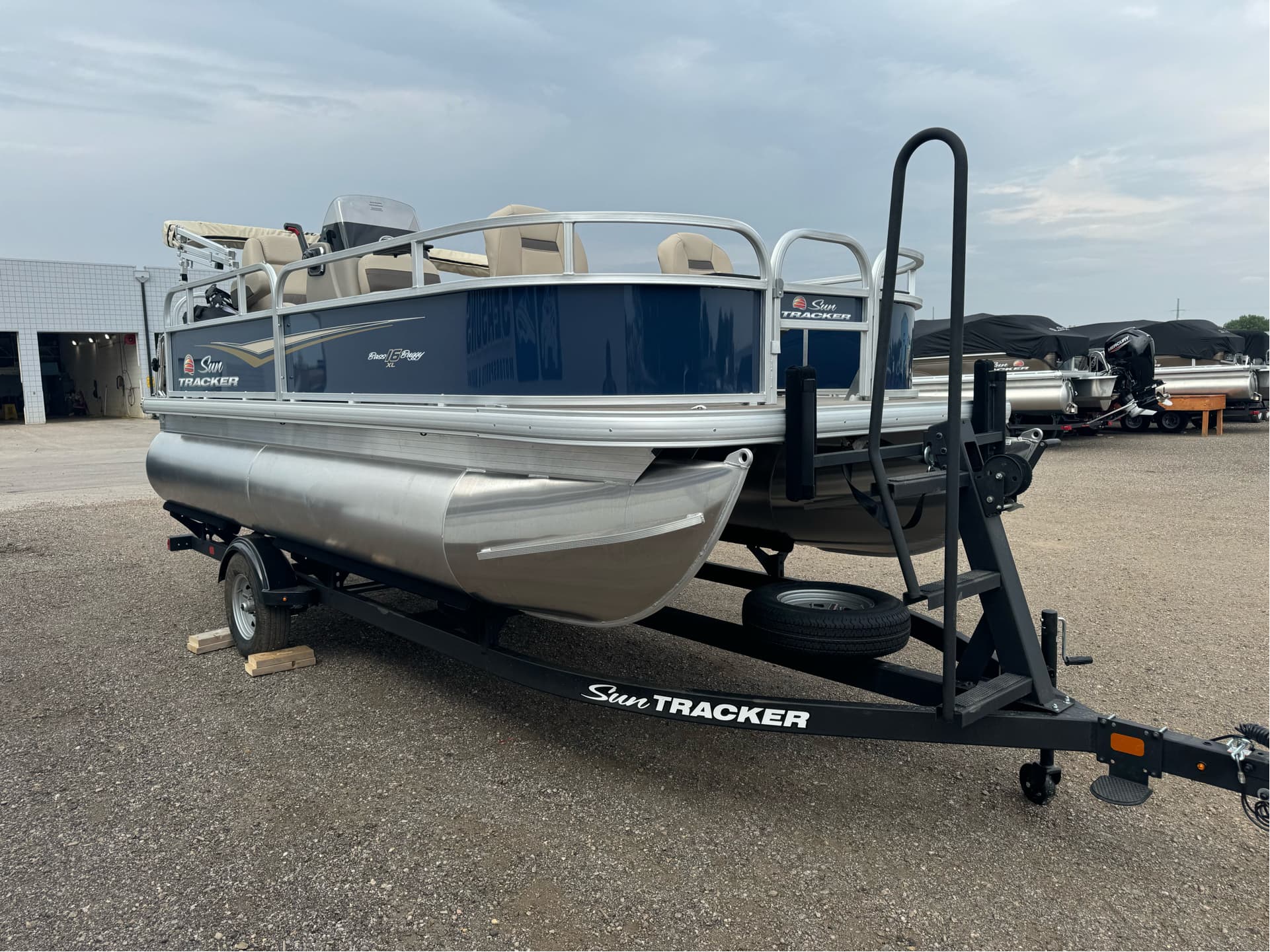 2025 Sun Tracker Bass Buggy - media 3