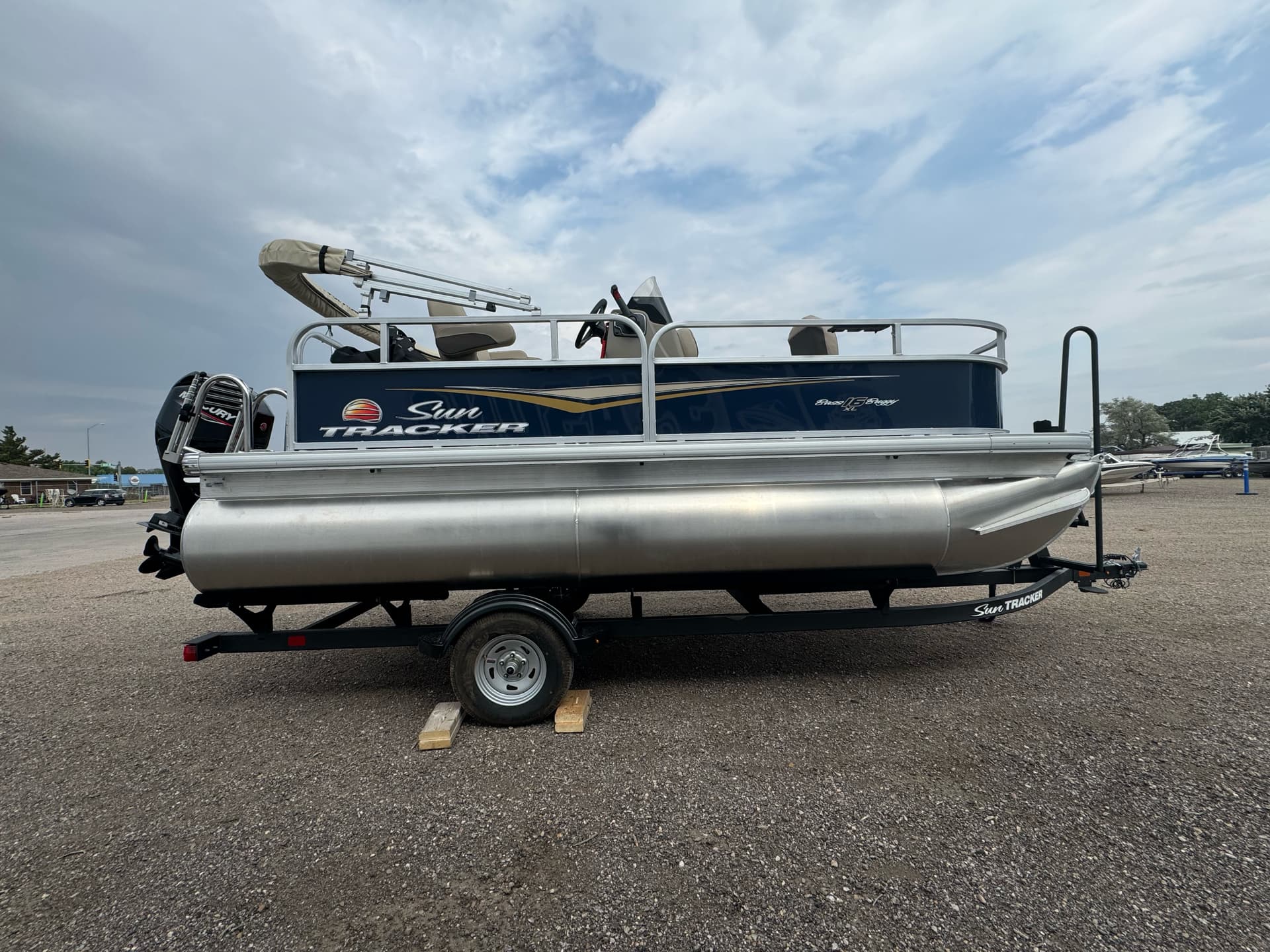 2025 Sun Tracker Bass Buggy - media 4