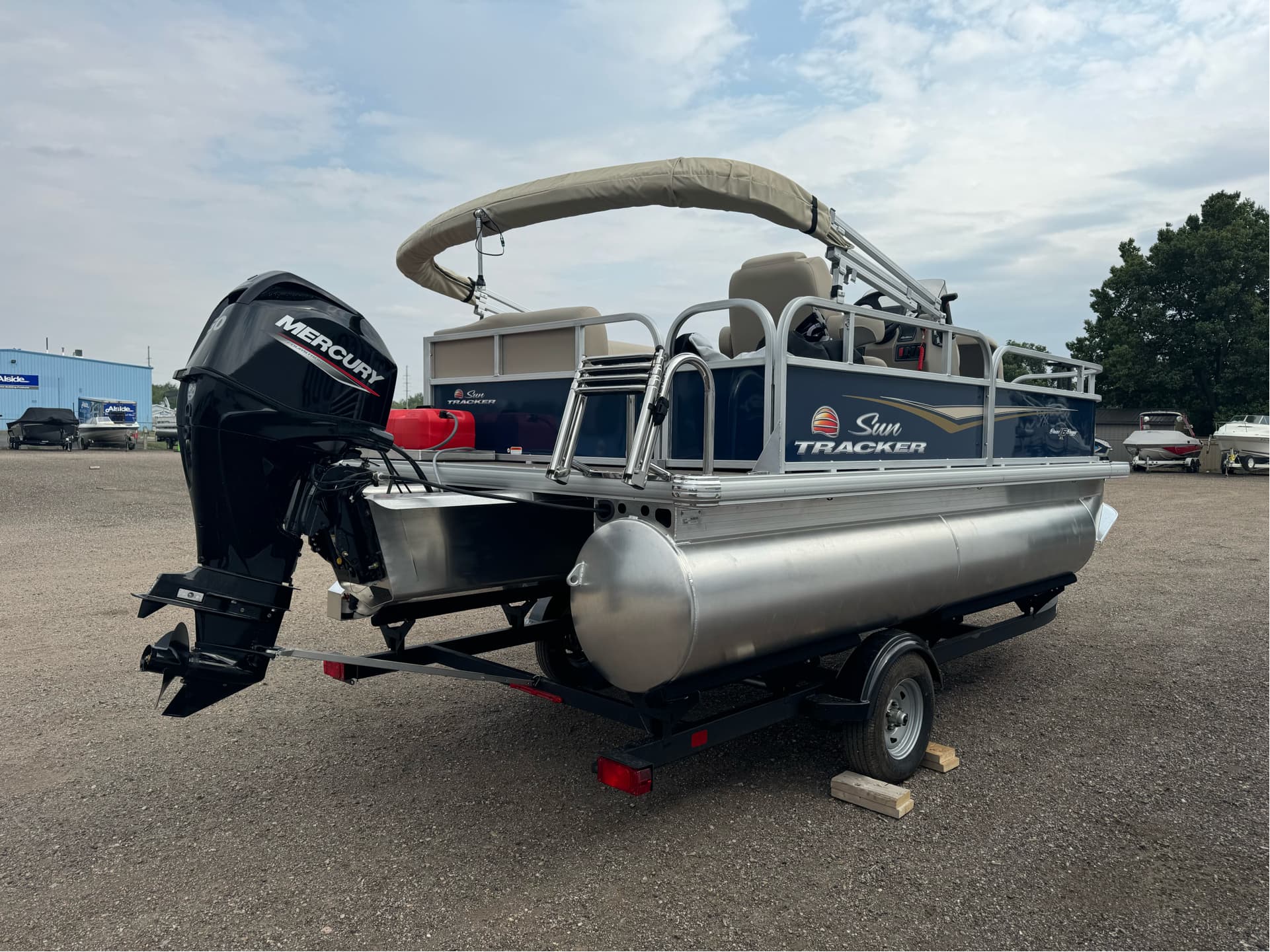 2025 Sun Tracker Bass Buggy - media 5