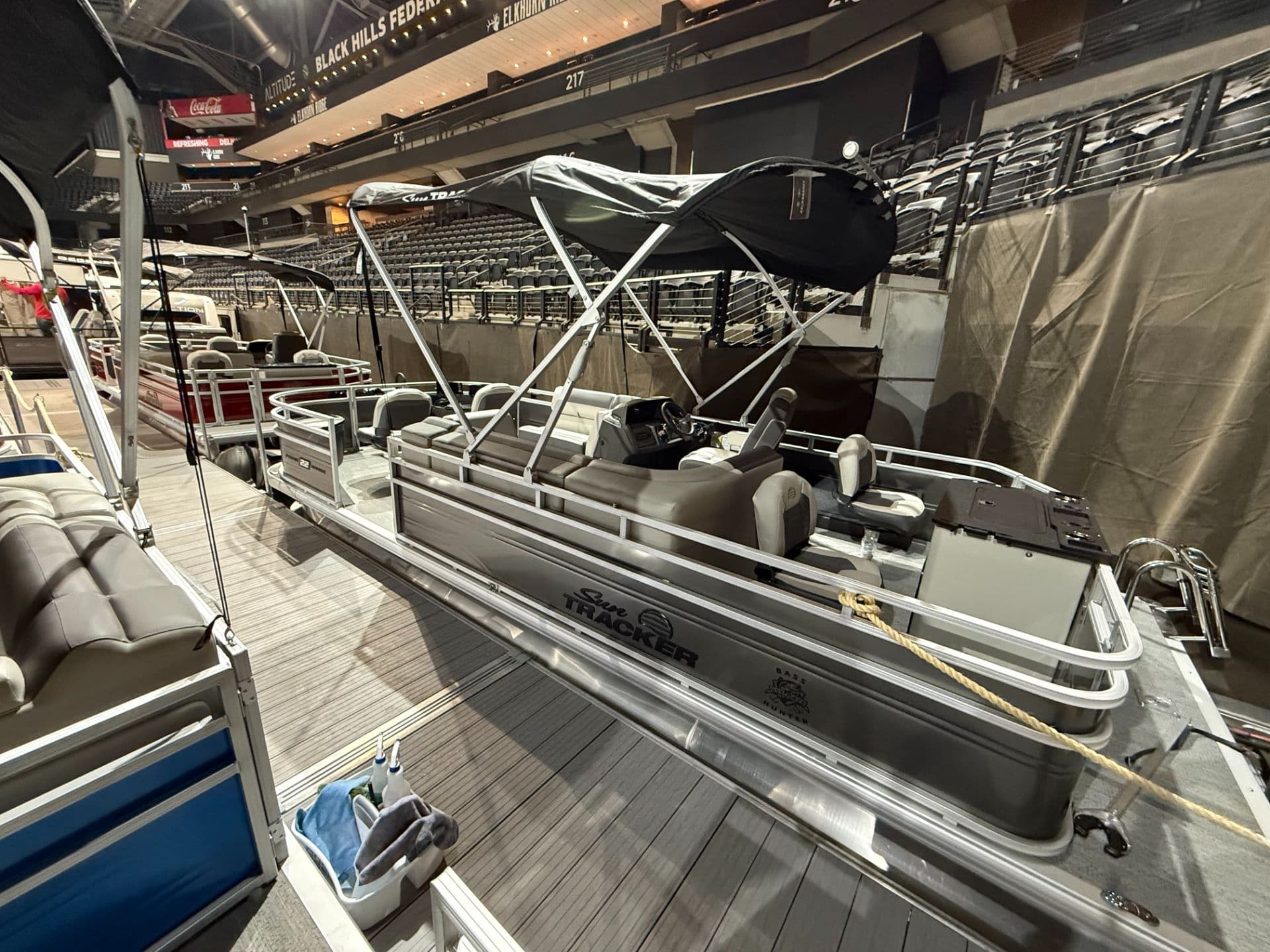 2026 Sun Tracker Fishin' Barge 22 XP3