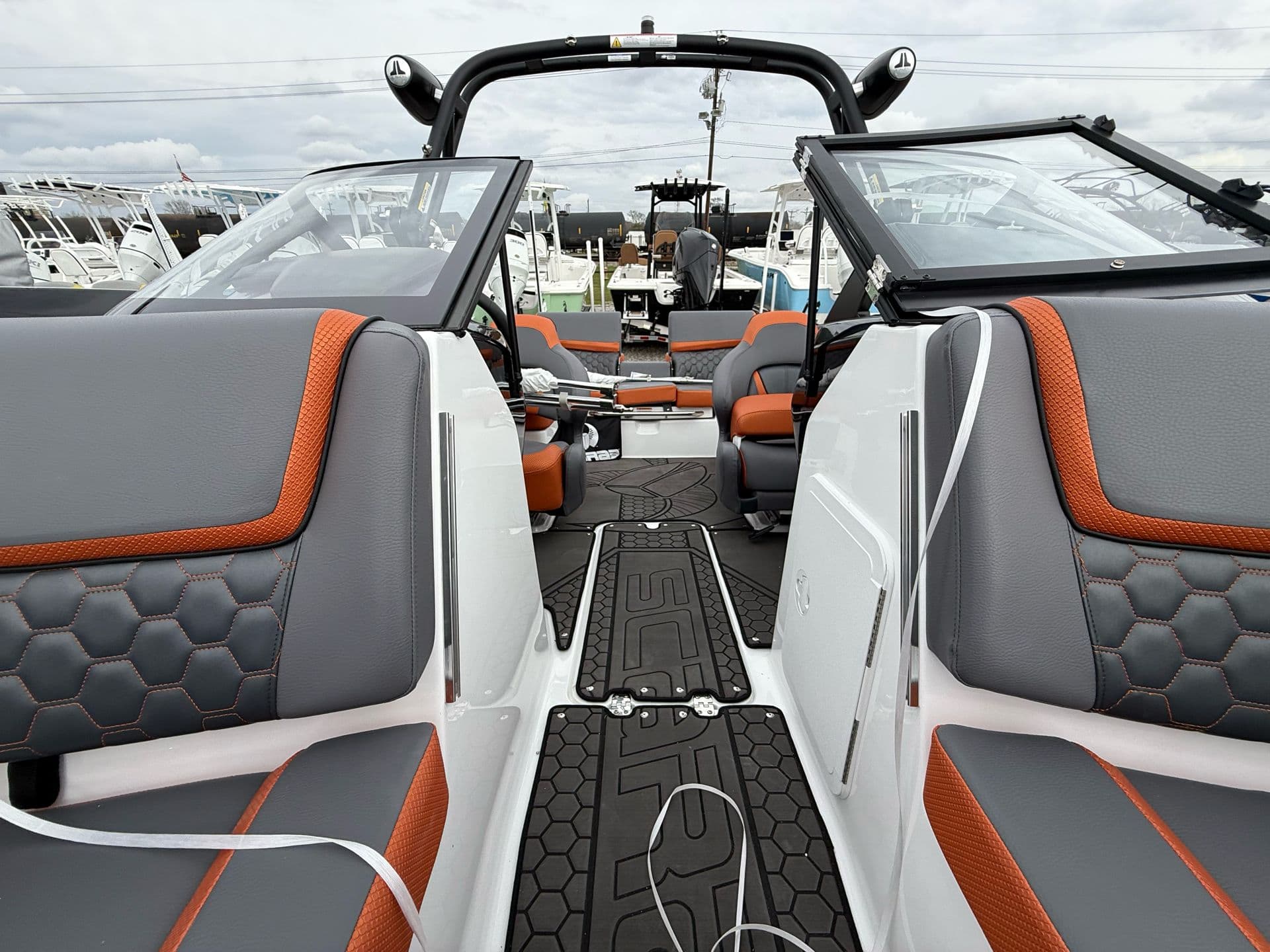 2025 Scarab 195 LX - media 25