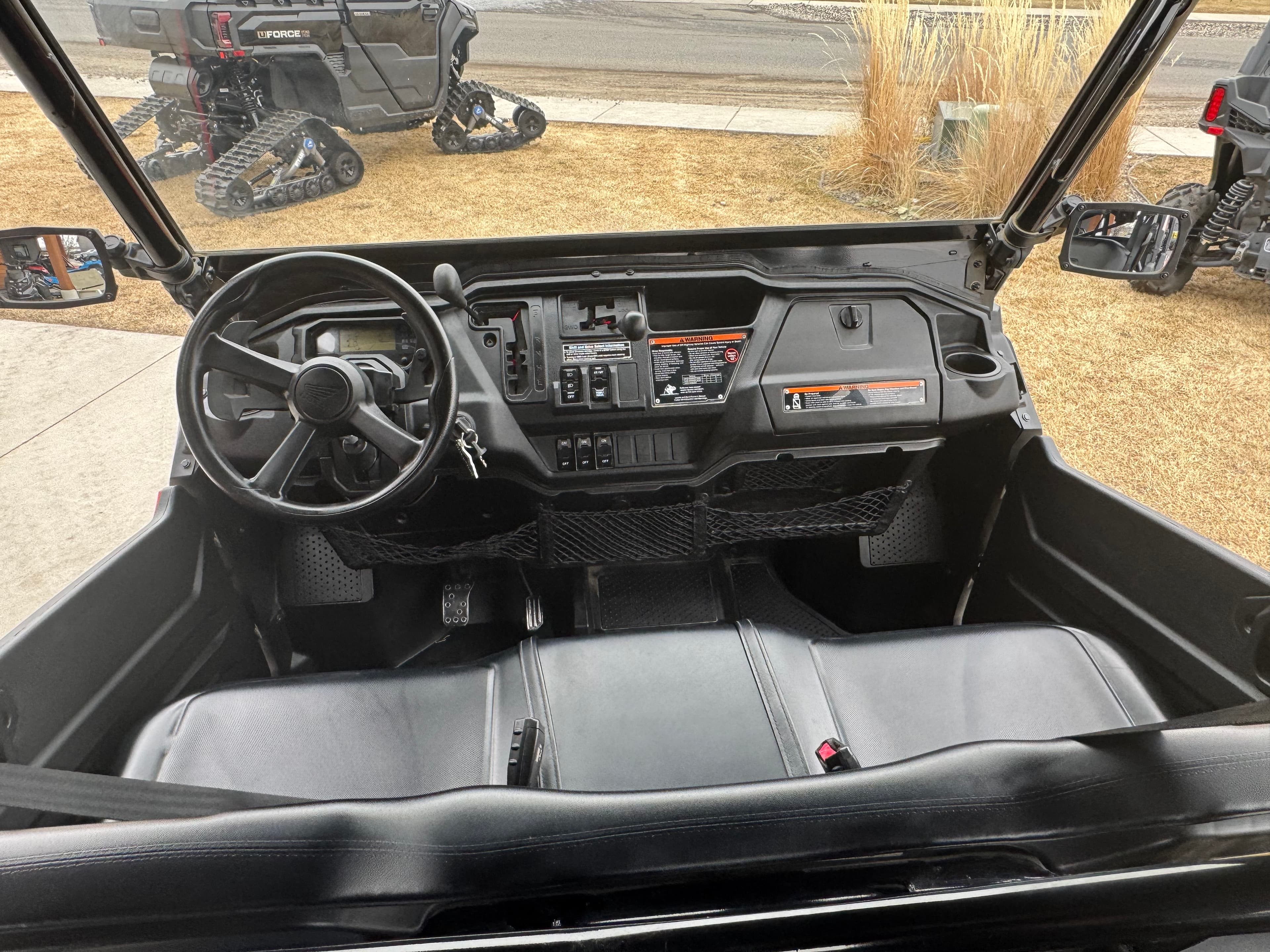 2023 Honda Pioneer 1000-6 Deluxe Crew - media 4