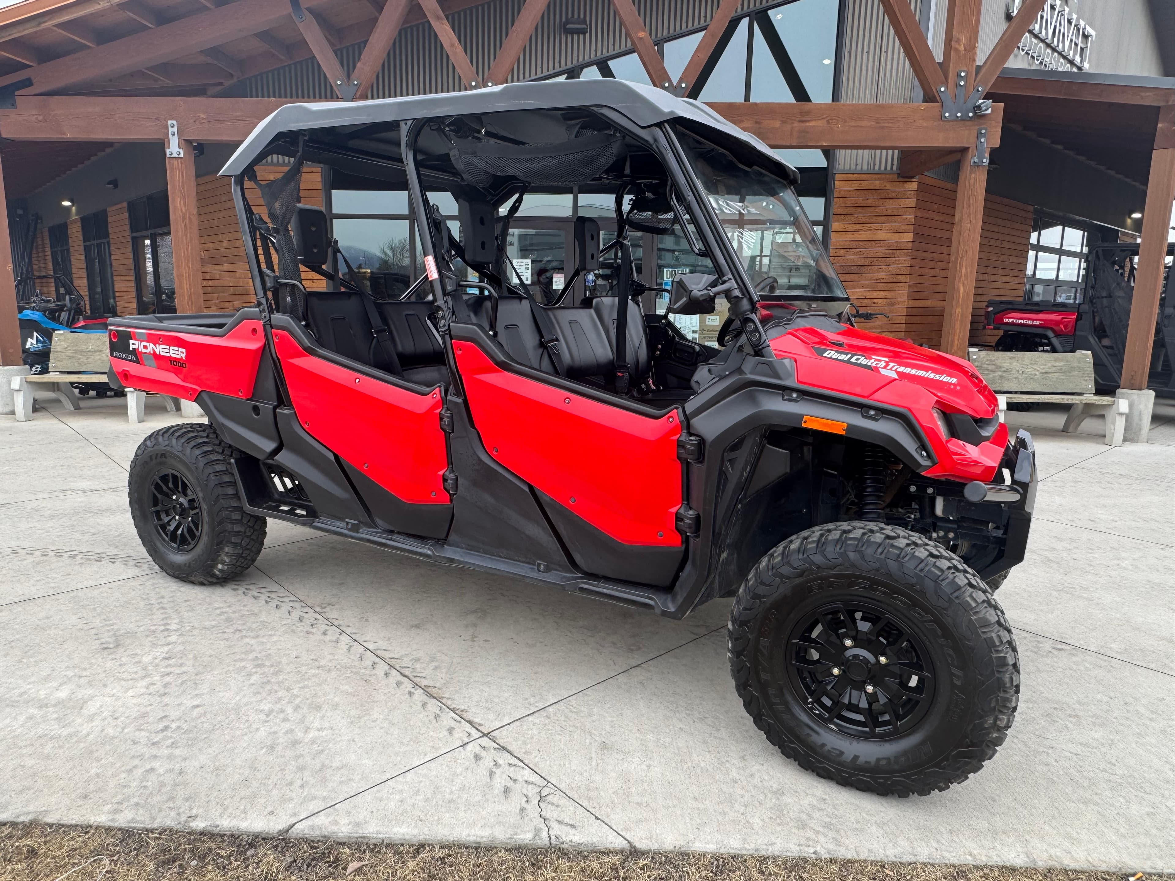 2023 Honda Pioneer 1000-6 Deluxe Crew - media 2