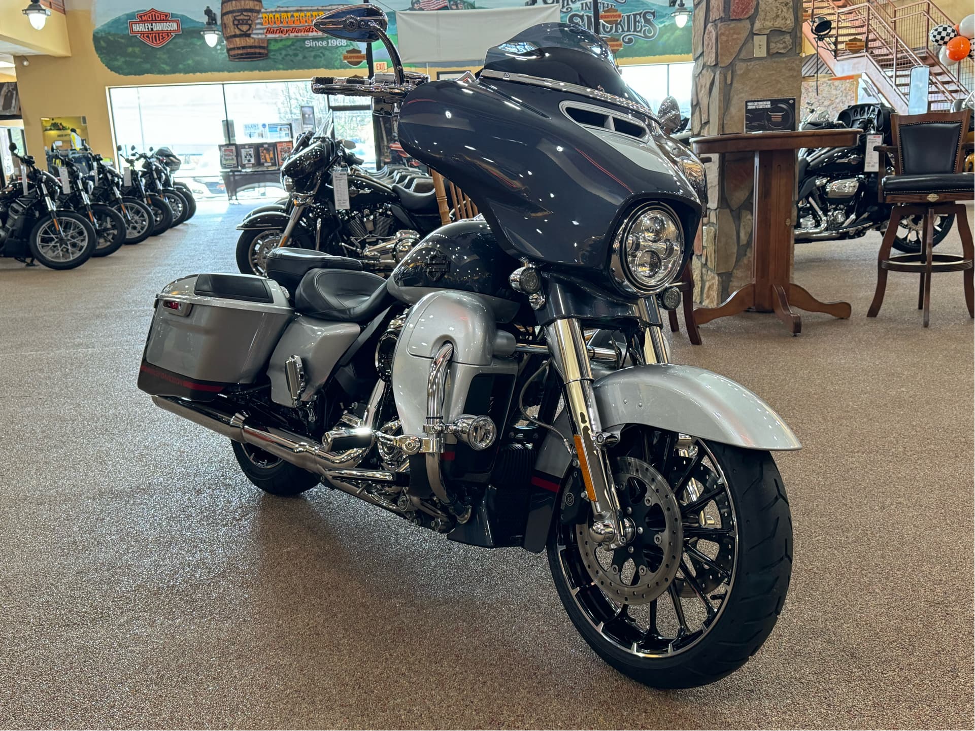 2019 Harley-Davidson CVO™ Street Glide® - media 2