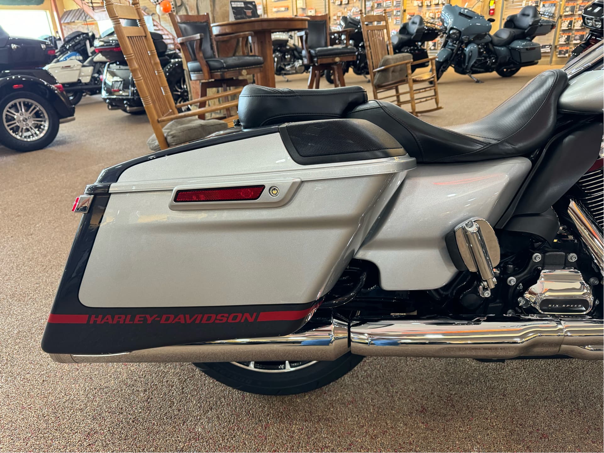 2019 Harley-Davidson CVO™ Street Glide® - media 8