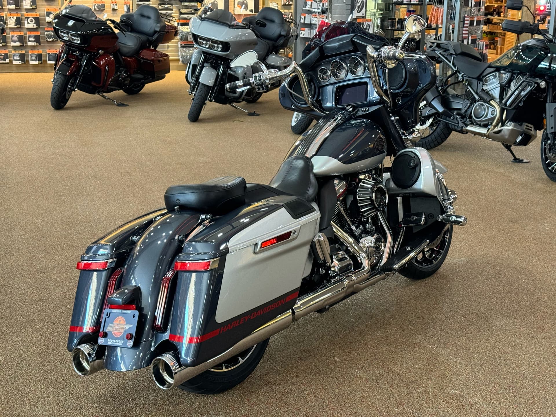 2019 Harley-Davidson CVO™ Street Glide® - media 9