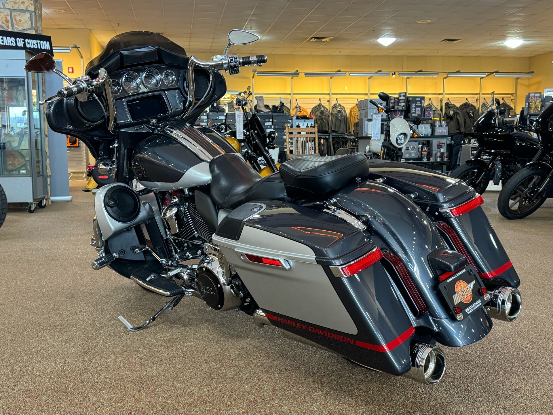 2019 Harley-Davidson CVO™ Street Glide® - media 10