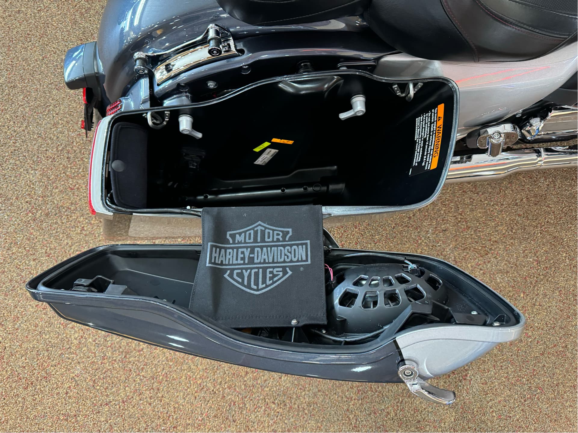 2019 Harley-Davidson CVO™ Street Glide® - media 24