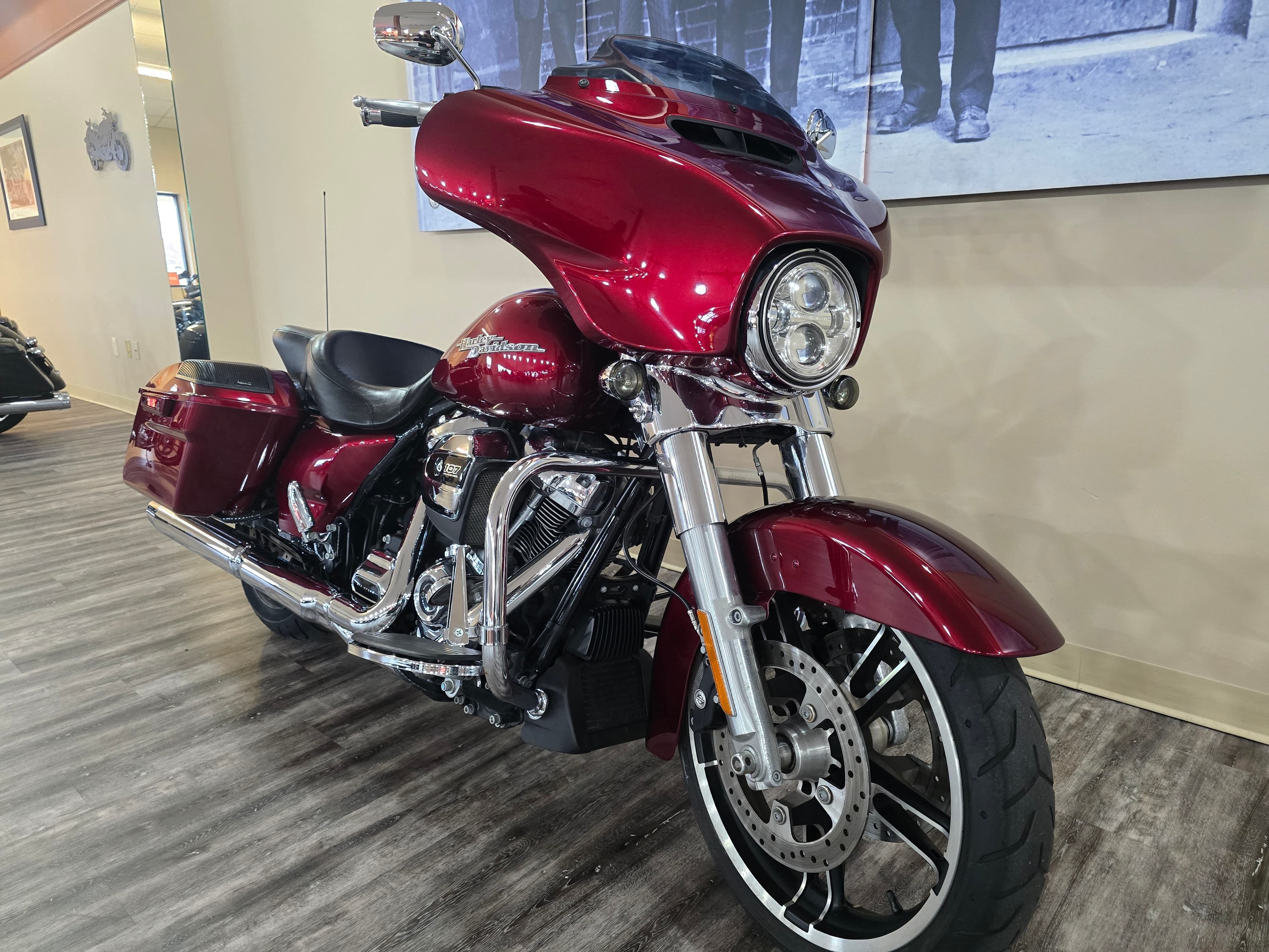 2017 Harley-Davidson Street Glide® - media 4