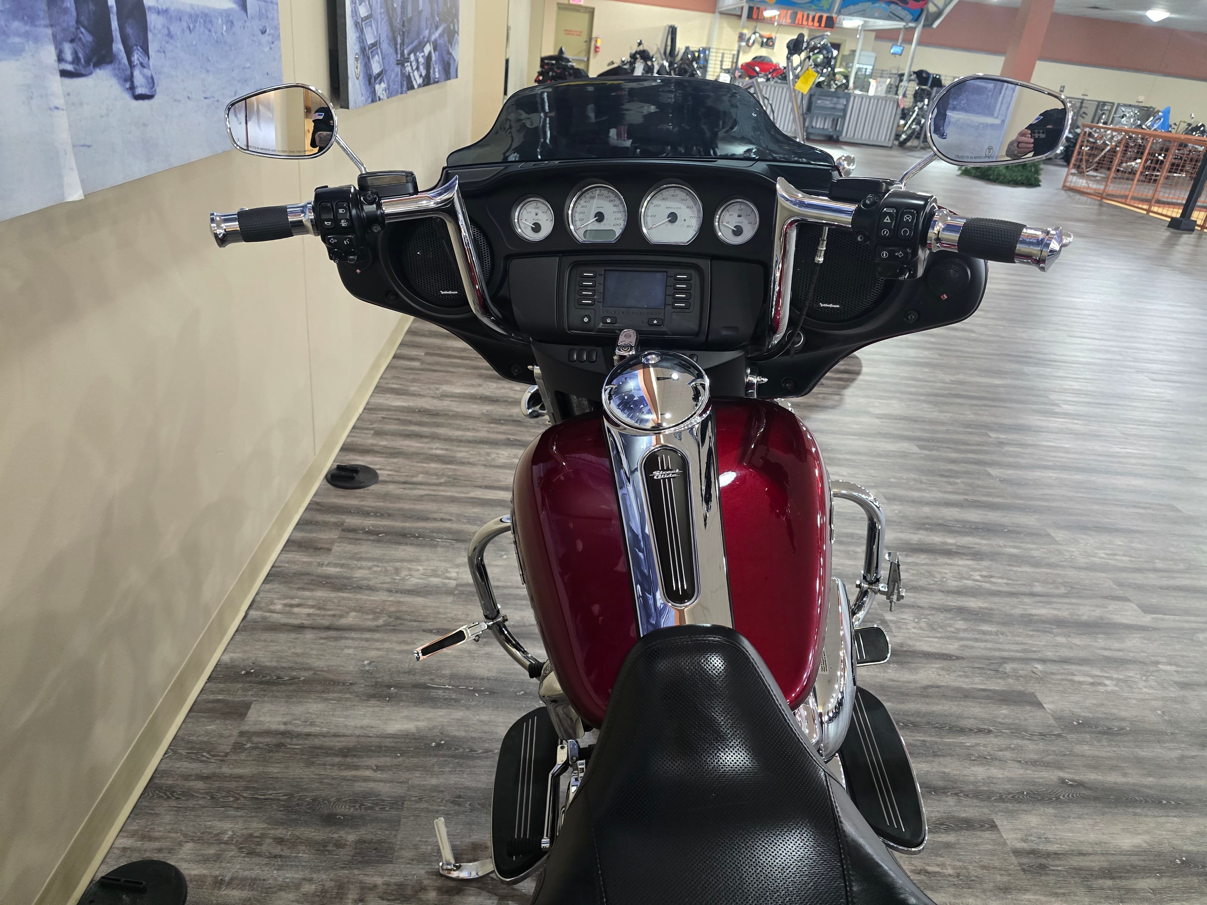 2017 Harley-Davidson Street Glide® - media 8