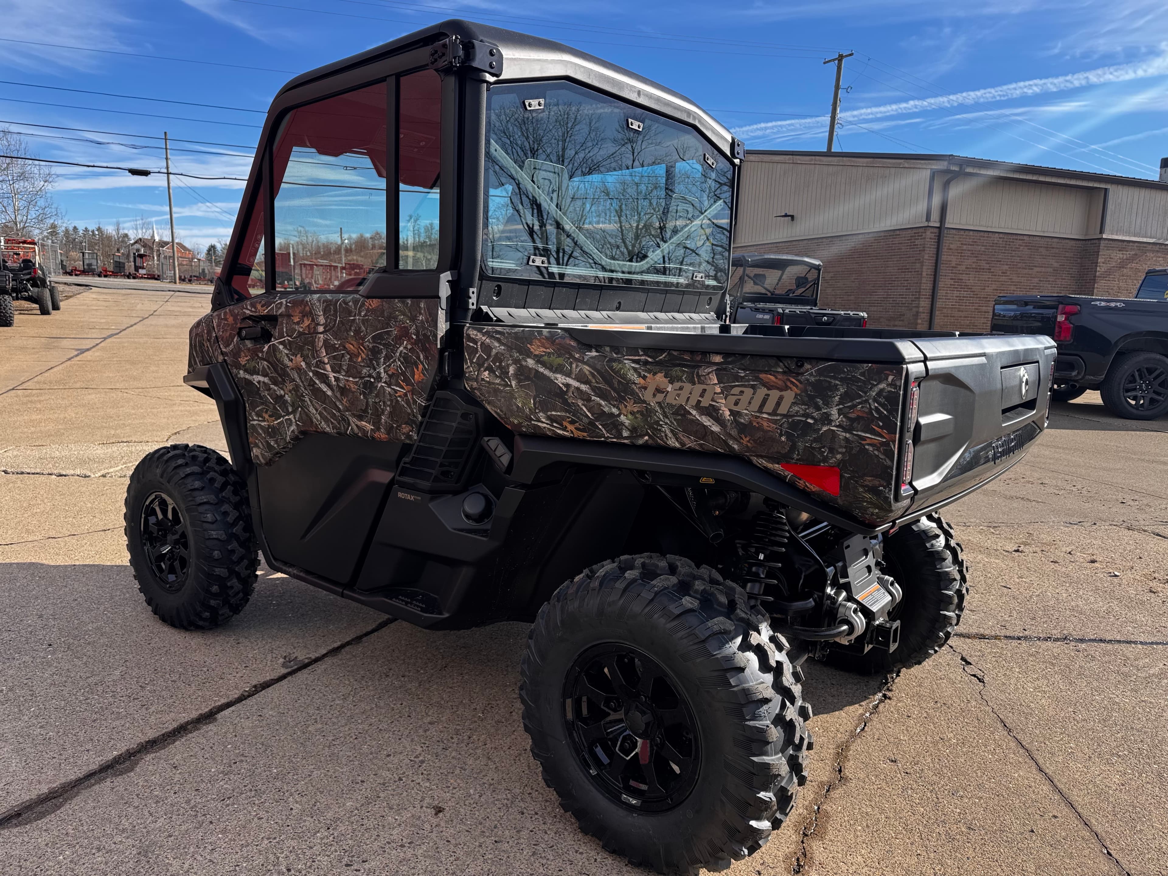 2026 Can-Am Defender XT CAB HD11 with 10.25 in. touchscreen display - media 6