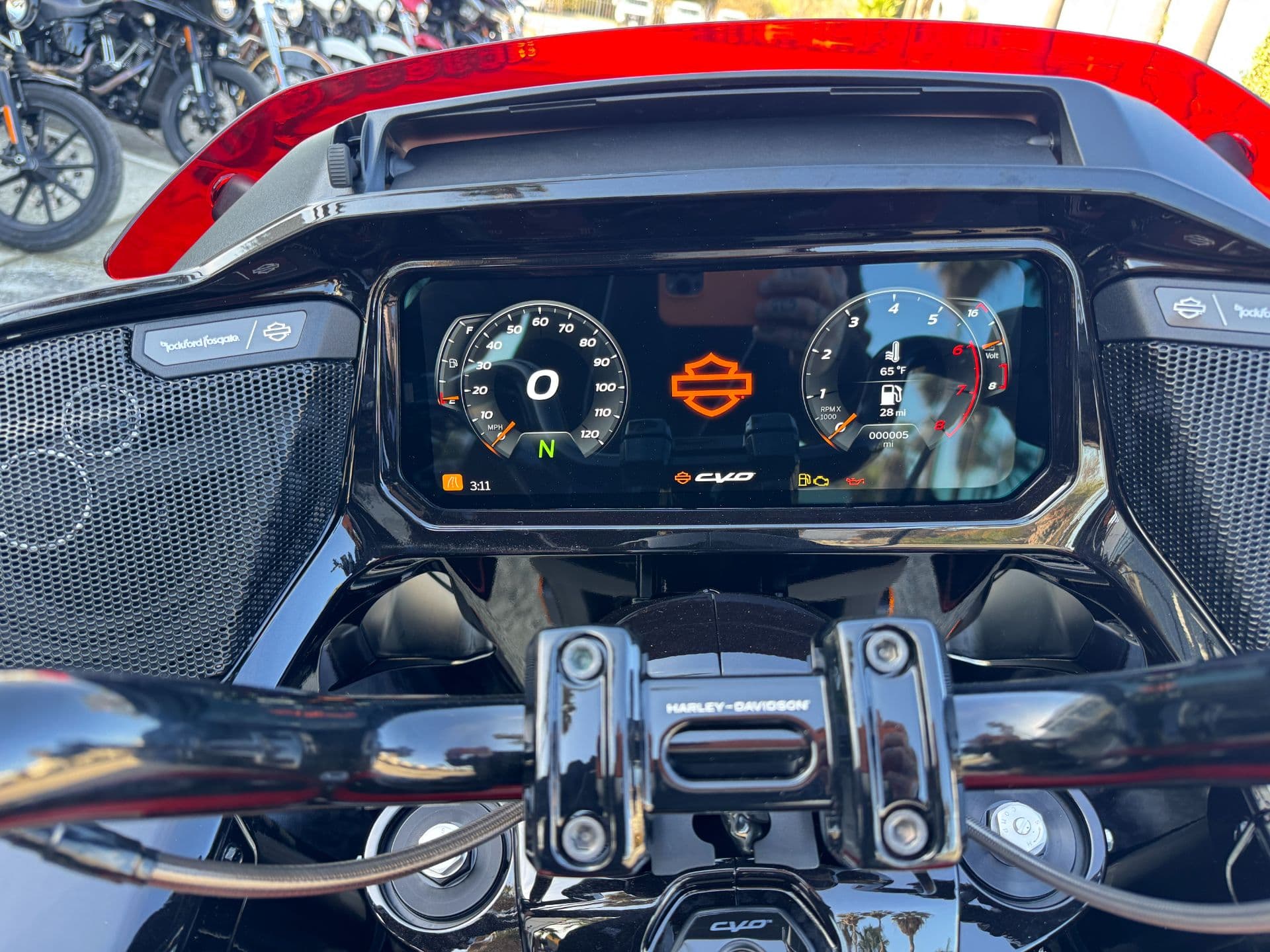 2026 Harley-Davidson CVO™ Road Glide® ST - media 6