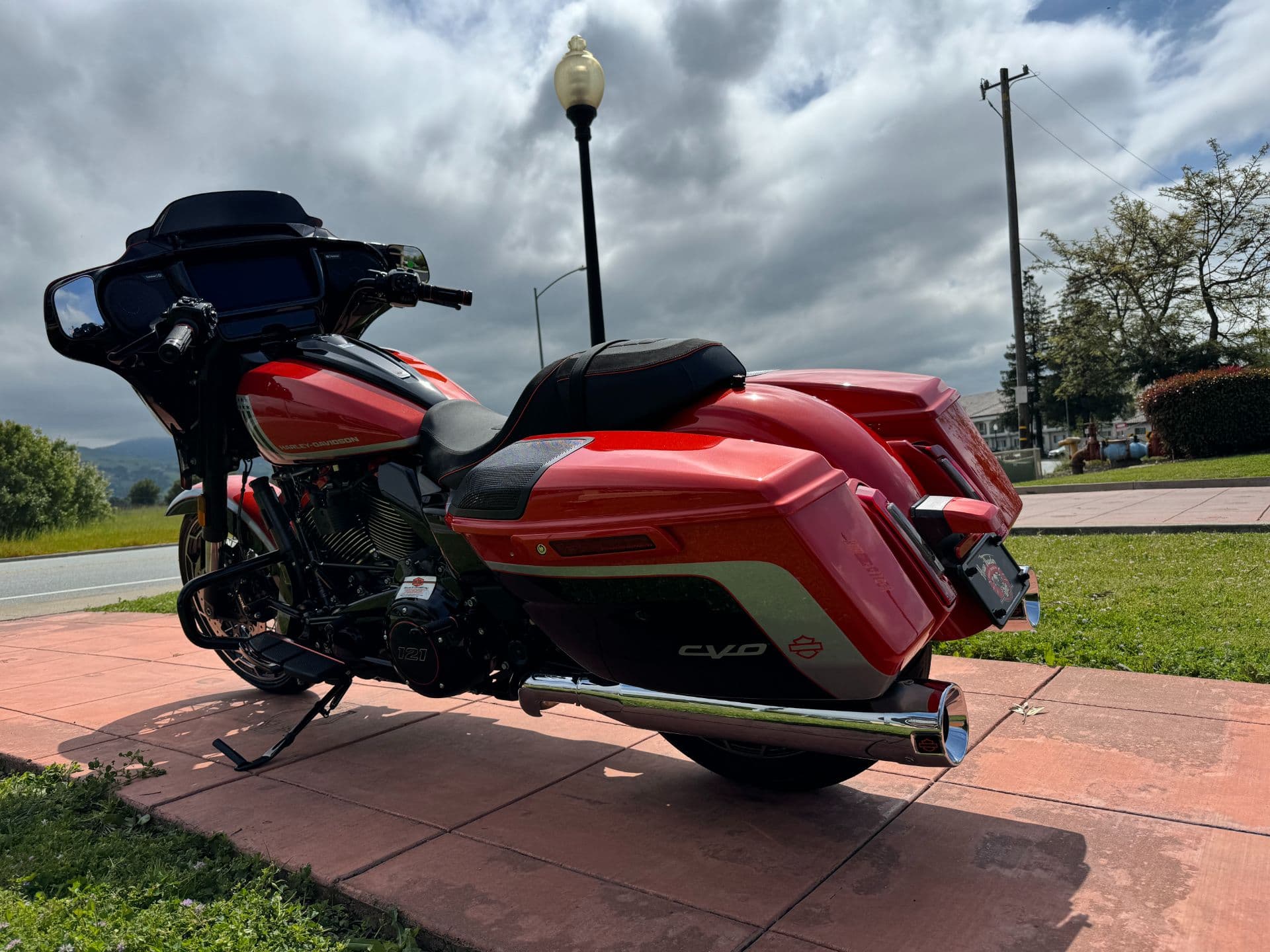 2024 Harley-Davidson CVO™ Street Glide® - media 8