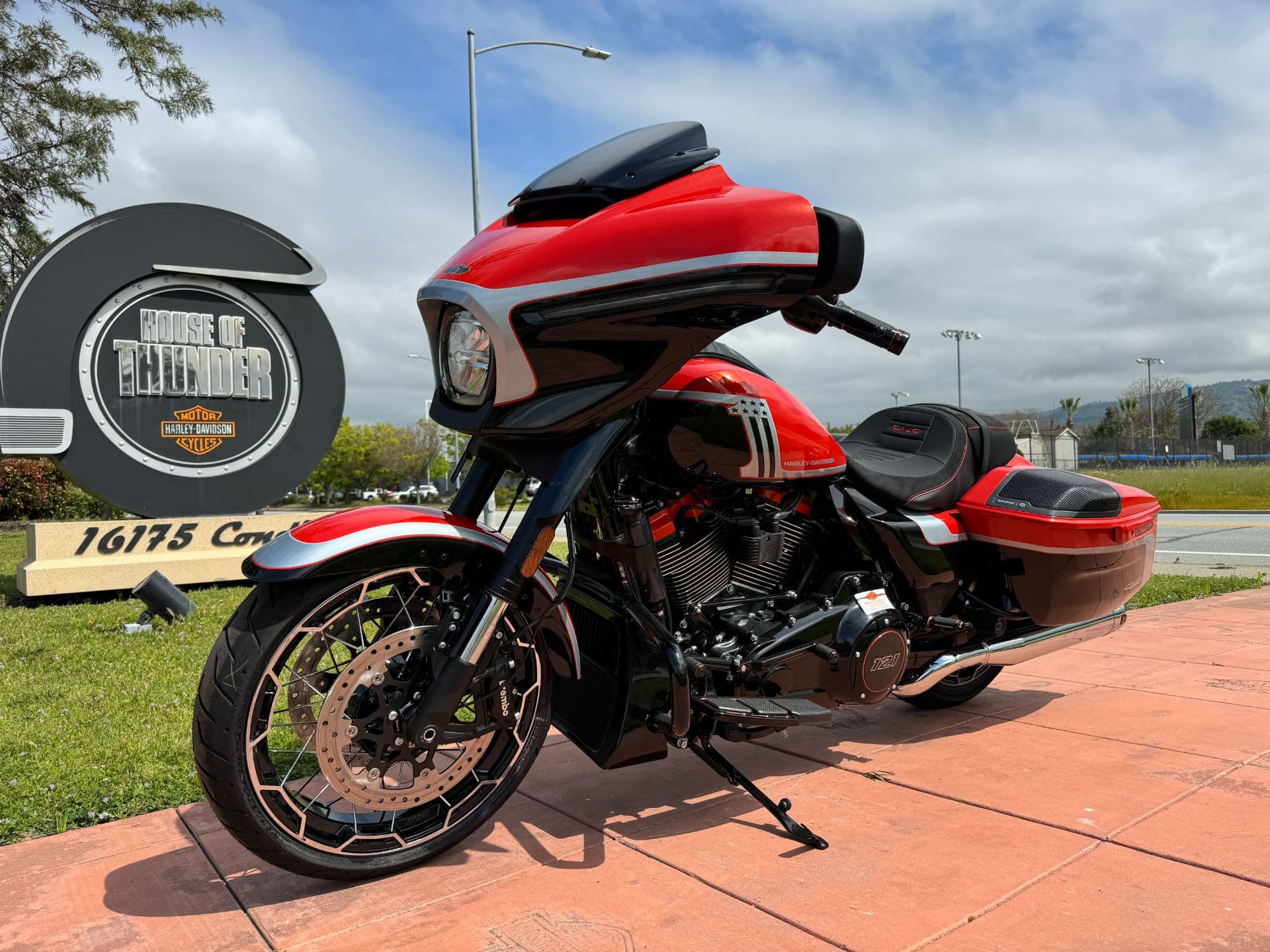 2024 Harley-Davidson CVO™ Street Glide® - media 12